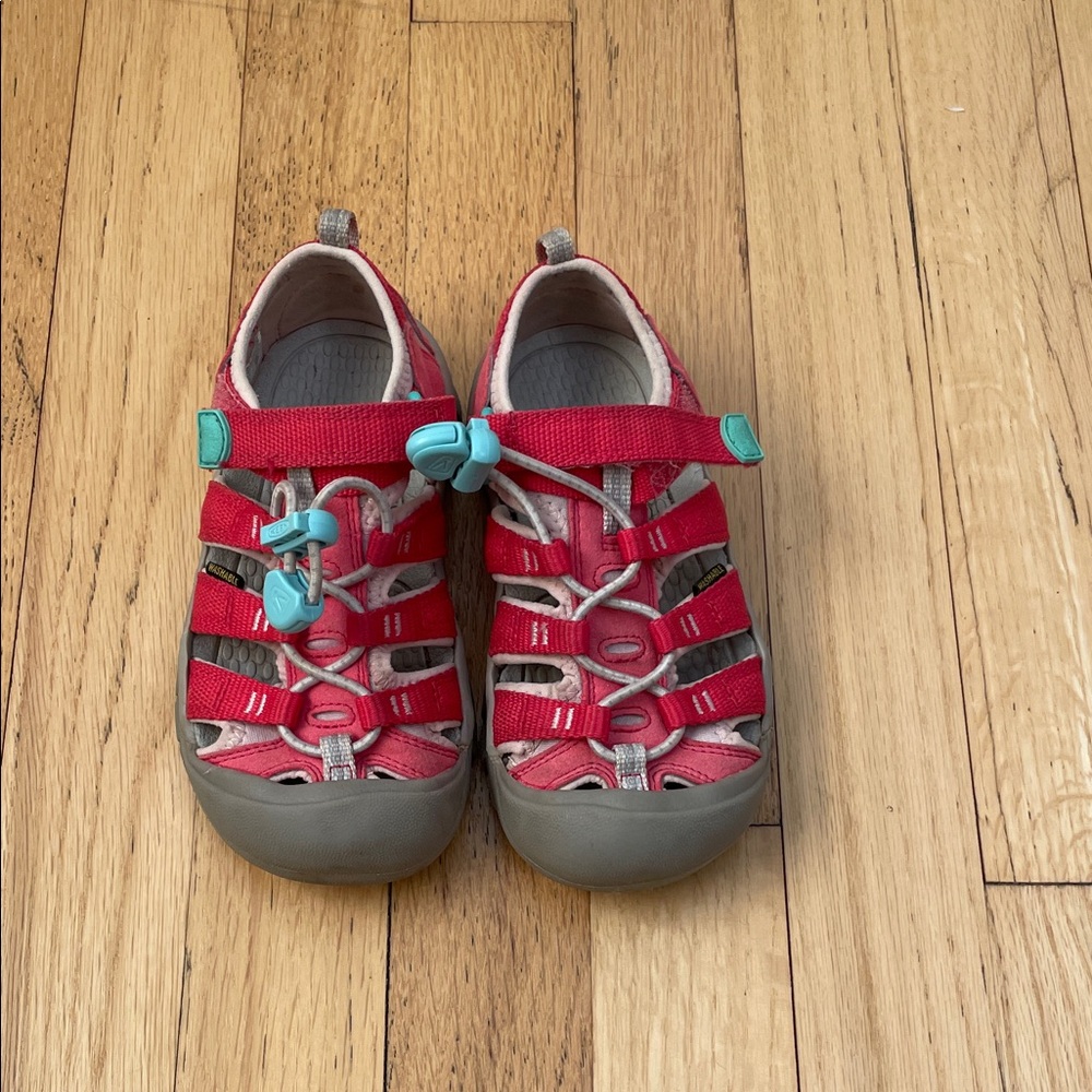 Girls pink keen sandals  size 11